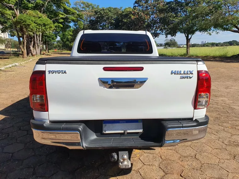 Toyota Hilux Branco 2