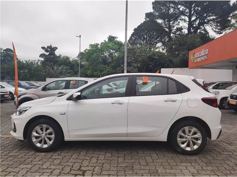 Chevrolet Onix Branco 9