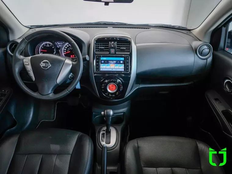 Nissan Versa Preto 3