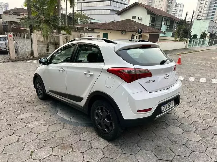 Hyundai HB20X Branco 9