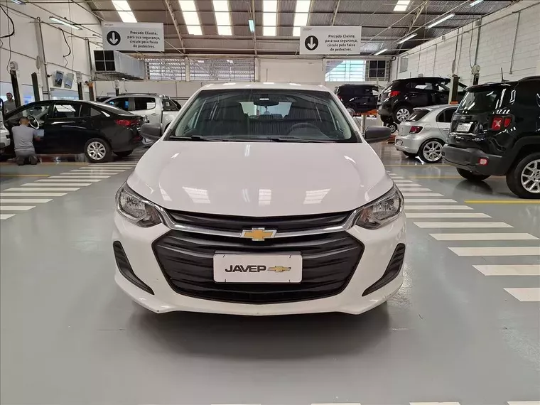 Chevrolet Onix Branco 8