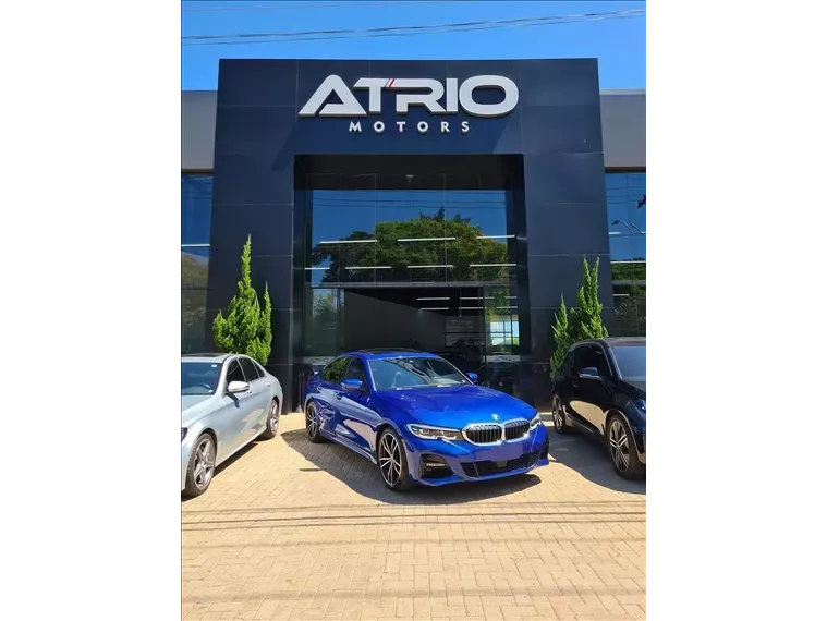 BMW 320i Azul 8