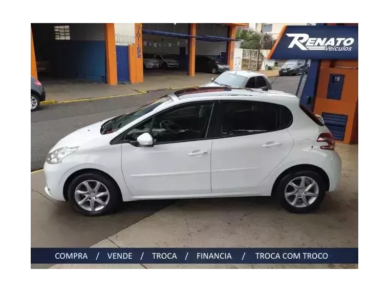 Peugeot 208 Branco 2