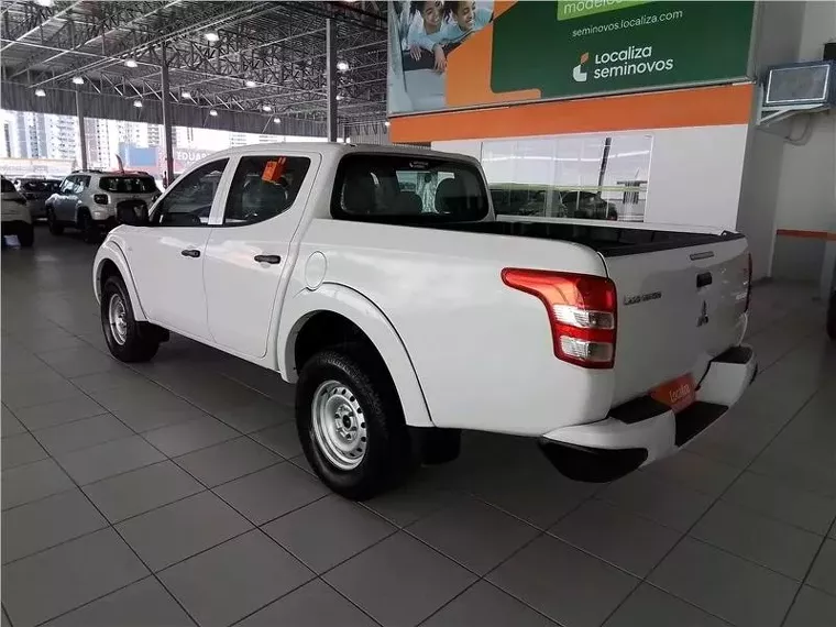 Mitsubishi L200 Triton Branco 1