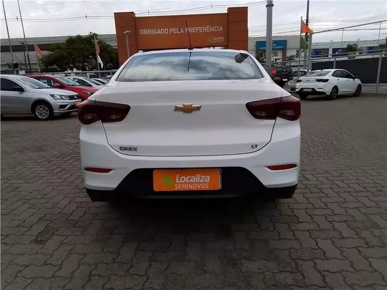 Chevrolet Onix Branco 9