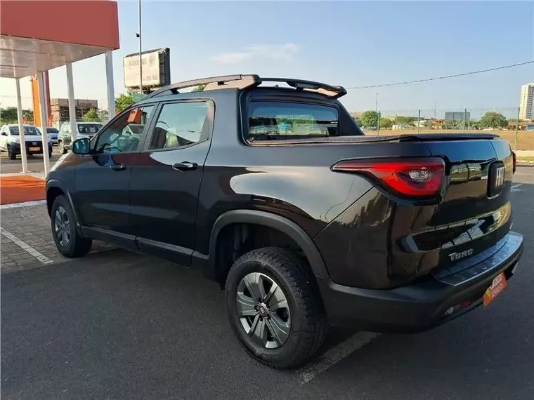 Fiat Toro Preto 8