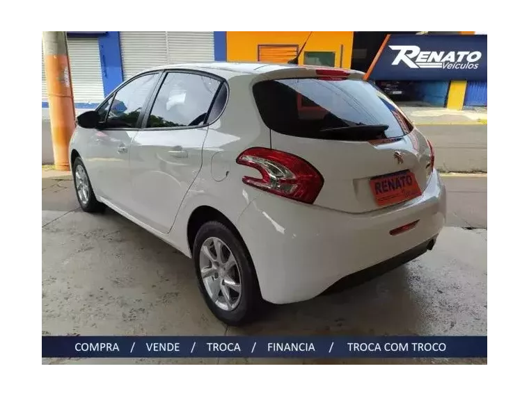 Peugeot 208 Branco 6