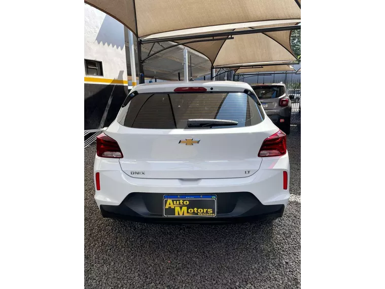 Chevrolet Onix Branco 6