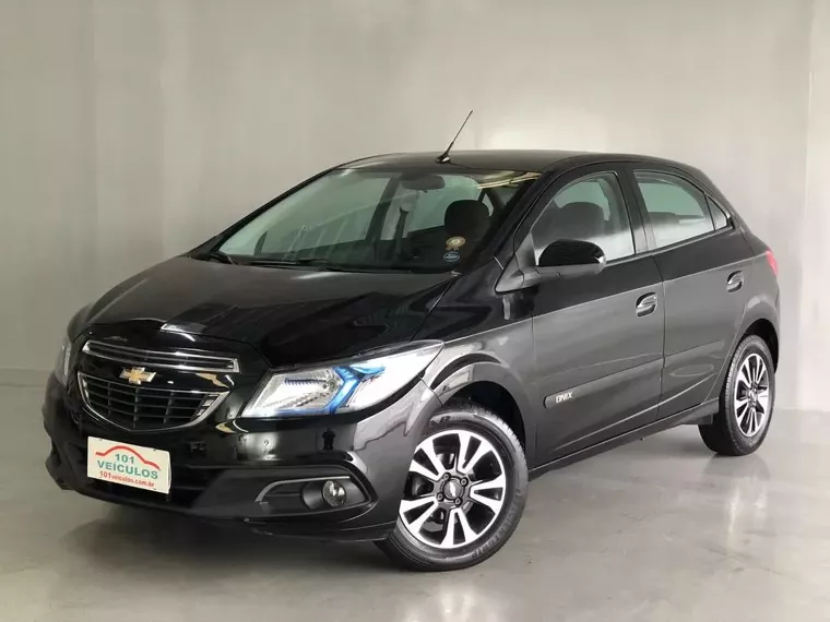 Chevrolet Onix Preto 1