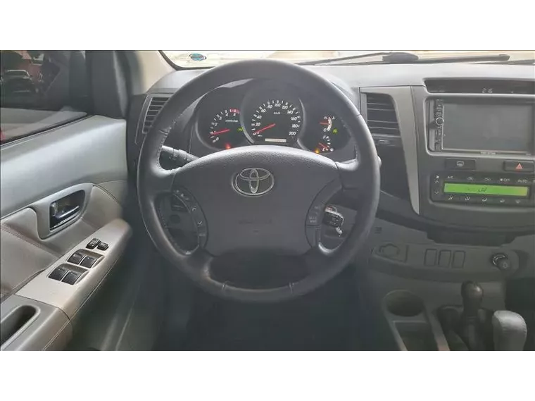 Toyota Hilux Preto 10