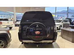 Mitsubishi Pajero Full