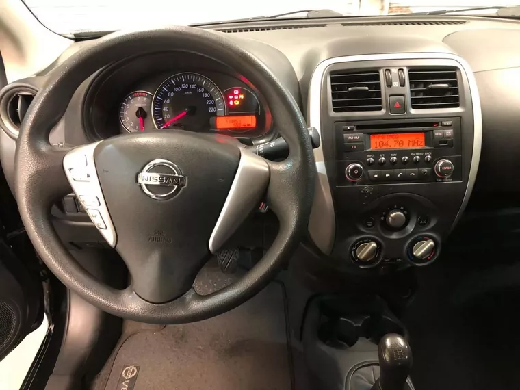 Nissan Versa Preto 15