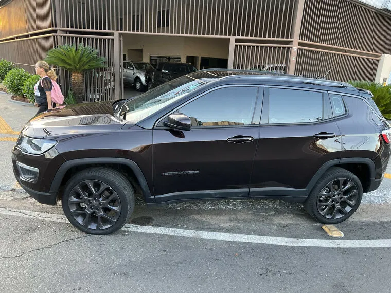 Jeep Compass Marrom 28