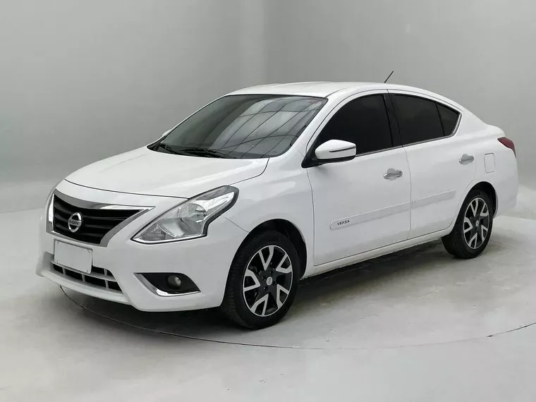 Nissan Versa Branco 8