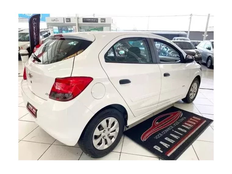 Chevrolet Onix Branco 4