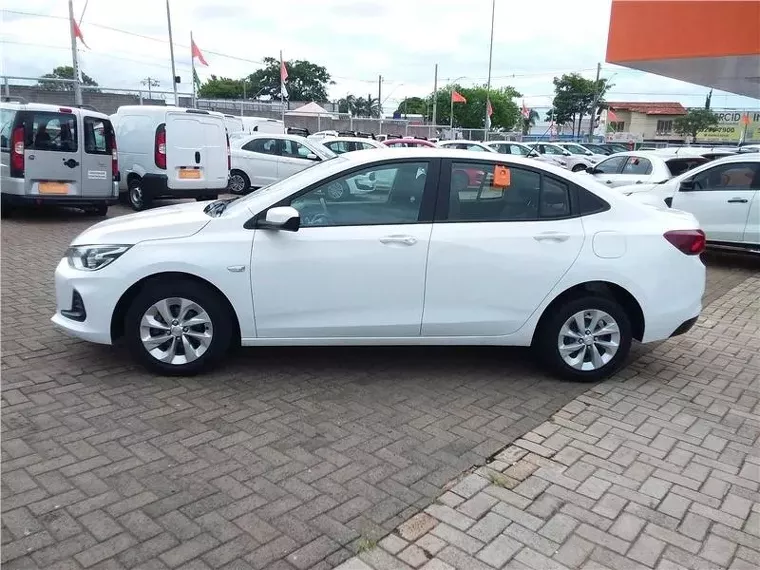 Chevrolet Onix Branco 2