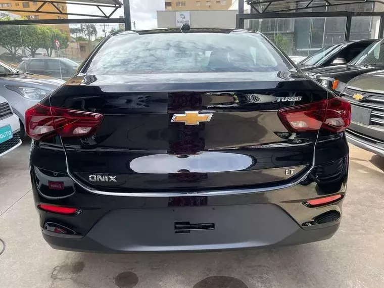 Chevrolet Onix Preto 17