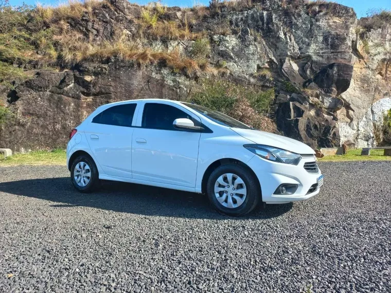 Chevrolet Onix Branco 1