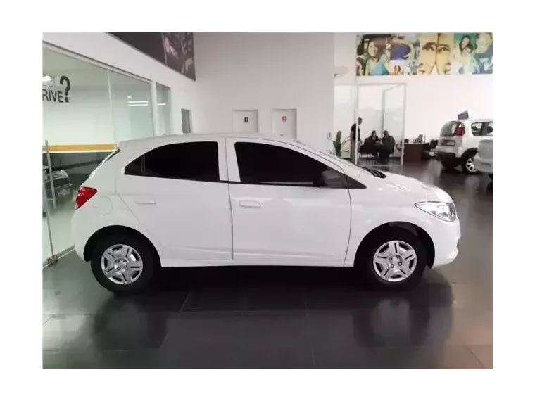 Chevrolet Onix Branco 2