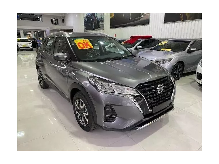 Nissan Kicks Cinza 2