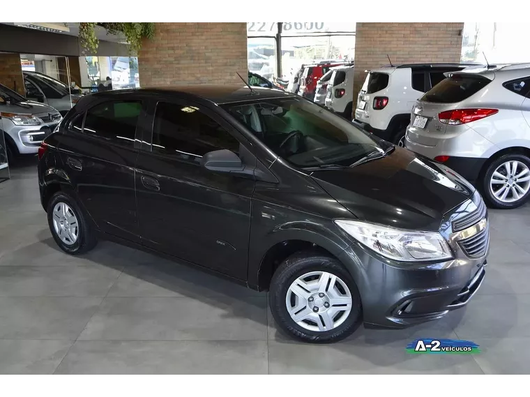 Chevrolet Onix Cinza 4