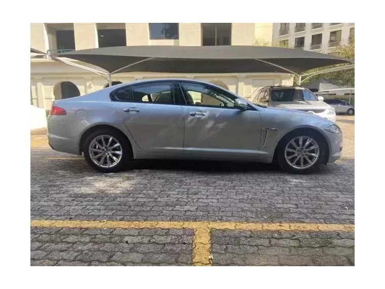 Jaguar XF Prata 3