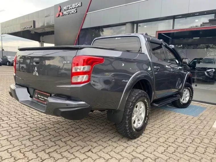 Mitsubishi L200 Triton Cinza 13