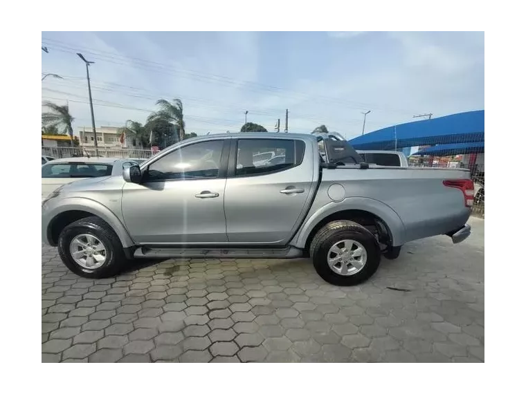 Mitsubishi L200 Prata 1