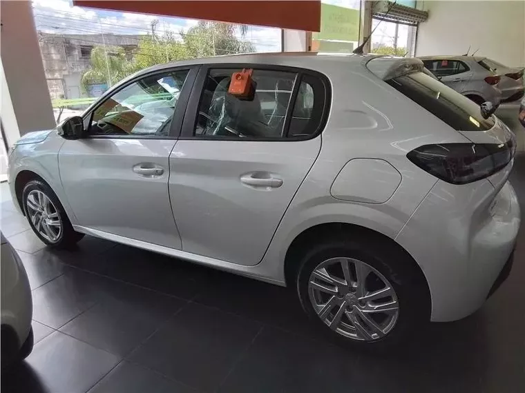 Peugeot 208 Branco 16