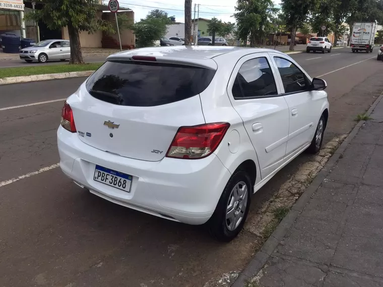 Chevrolet Onix Branco 1