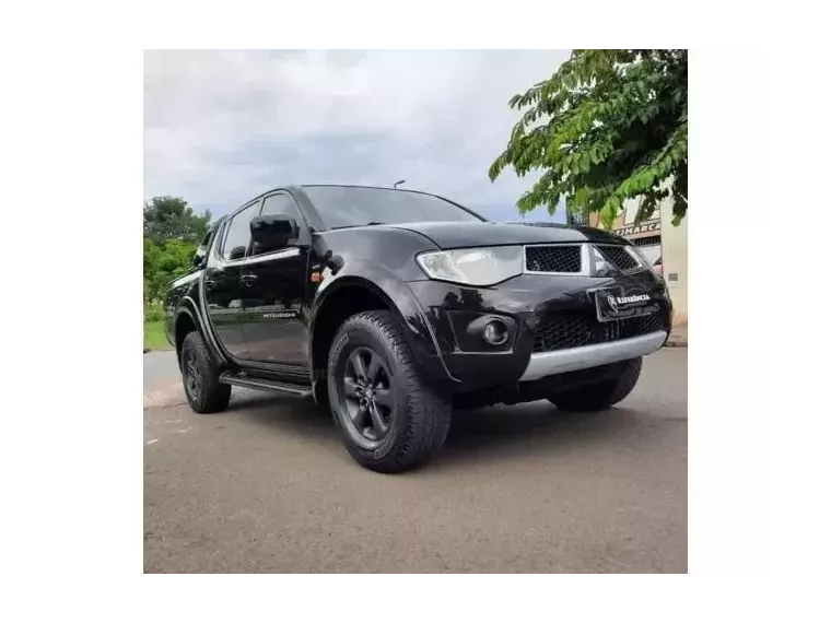 Mitsubishi L200 Triton Preto 4