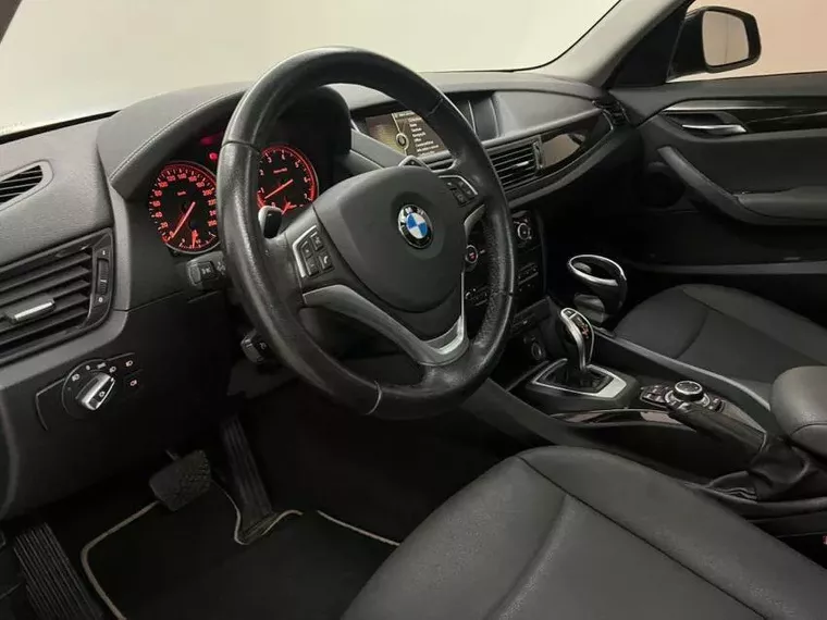 BMW X1 Preto 18