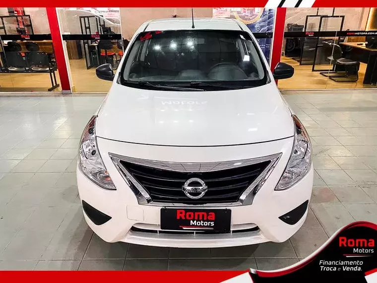 Nissan Versa Branco 6