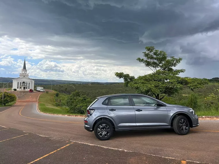 Volkswagen Polo Hatch Branco 12