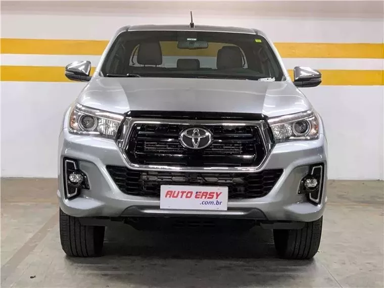 Toyota Hilux Prata 11