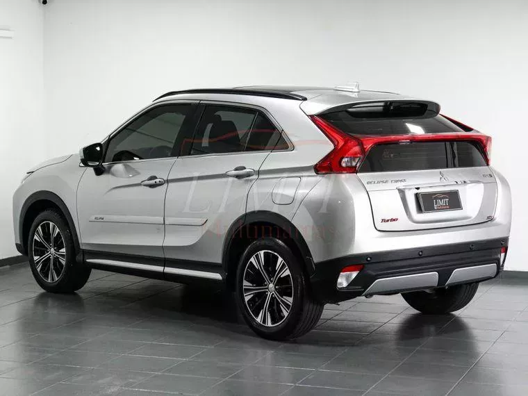 Mitsubishi Eclipse Cross Prata 2