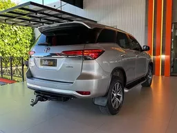 Toyota Hilux SW4