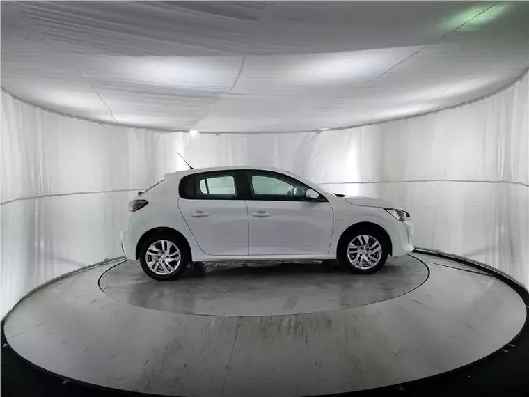 Peugeot 208 Branco 7