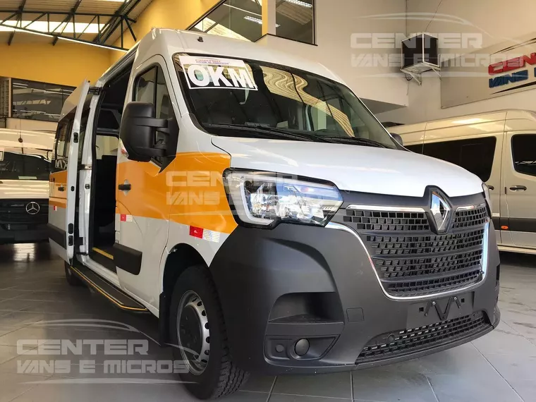 Renault Master Branco 38