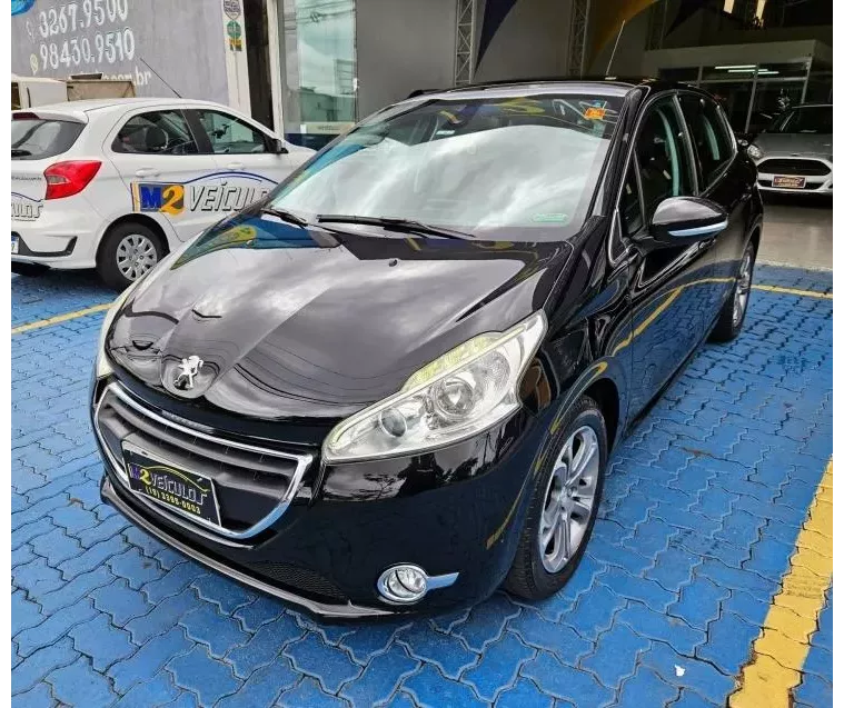 Peugeot 208 Preto 10