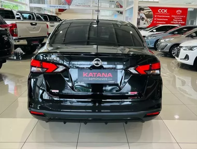 Nissan Versa Preto 6