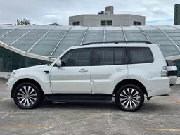 Mitsubishi Pajero Full