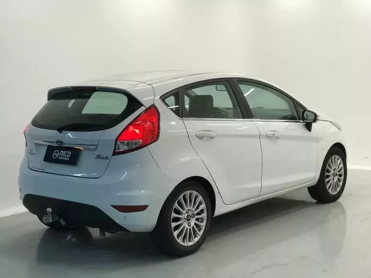 Ford Fiesta Branco 10