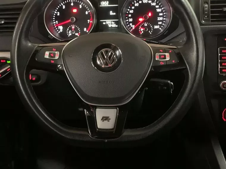 Volkswagen Jetta Preto 4