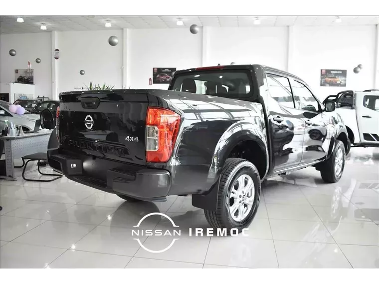 Nissan Frontier Preto 12