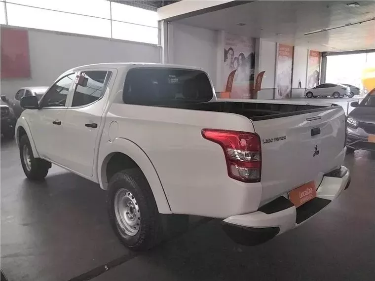 Mitsubishi L200 Triton Branco 1