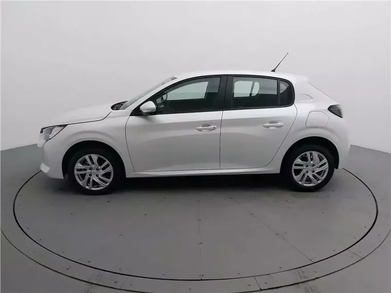 Peugeot 208 Branco 13