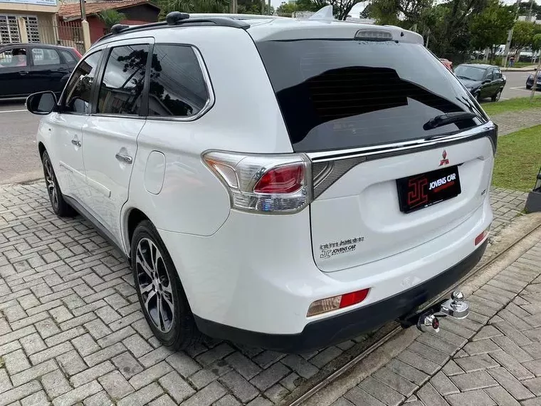 Mitsubishi Outlander Branco 19