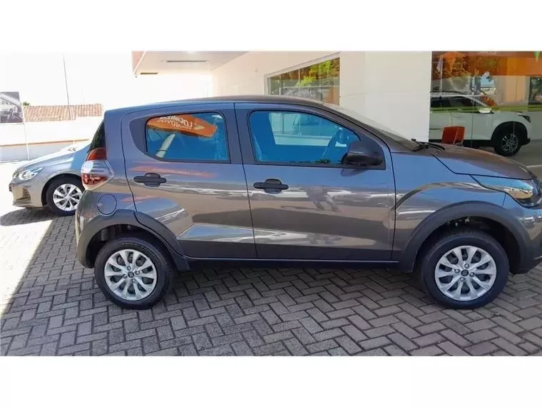 Fiat Mobi Cinza 5