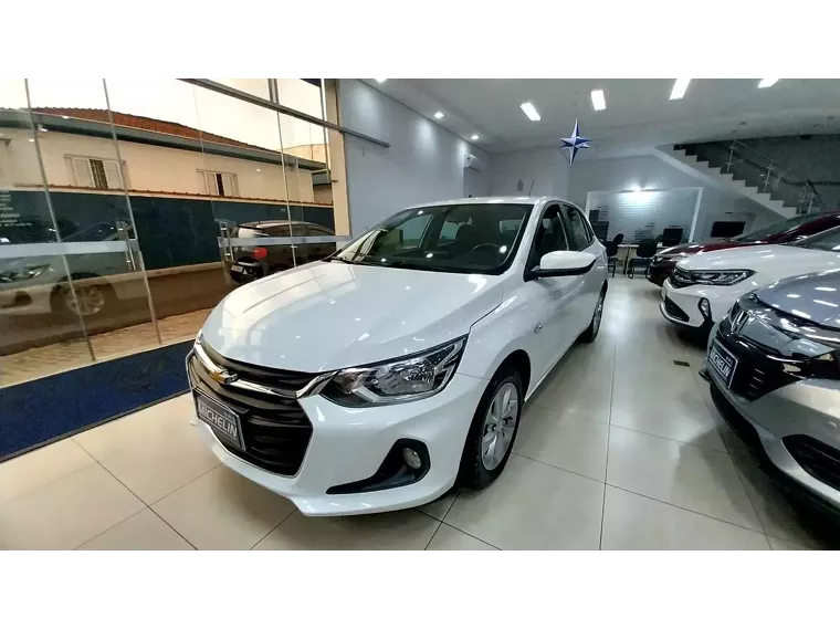 Chevrolet Onix Branco 6